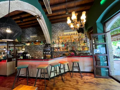 Guest Cafe Bar