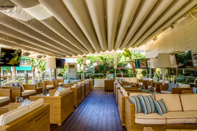 The Liquid Cafe N Bar